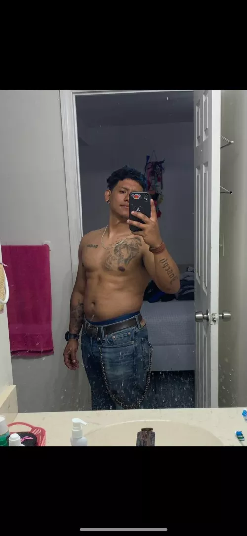 Check me out  by squanto001