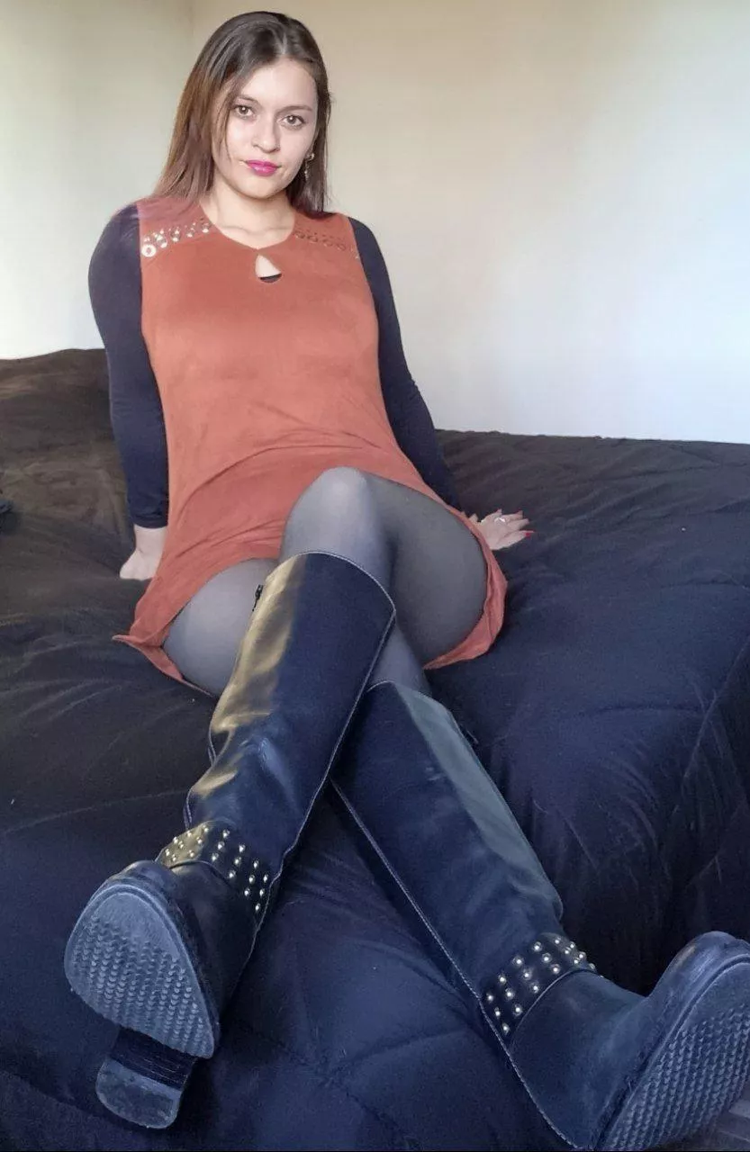 Good boots transform any simple mother into a sexy girl posted by janet_martinof
