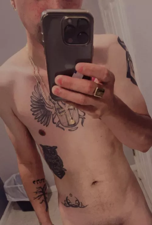 I need someone too piss on me 😏 by Cchorro1