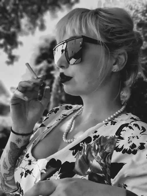 😈🚬 Theresa_Smoke  by TheresaSmoke