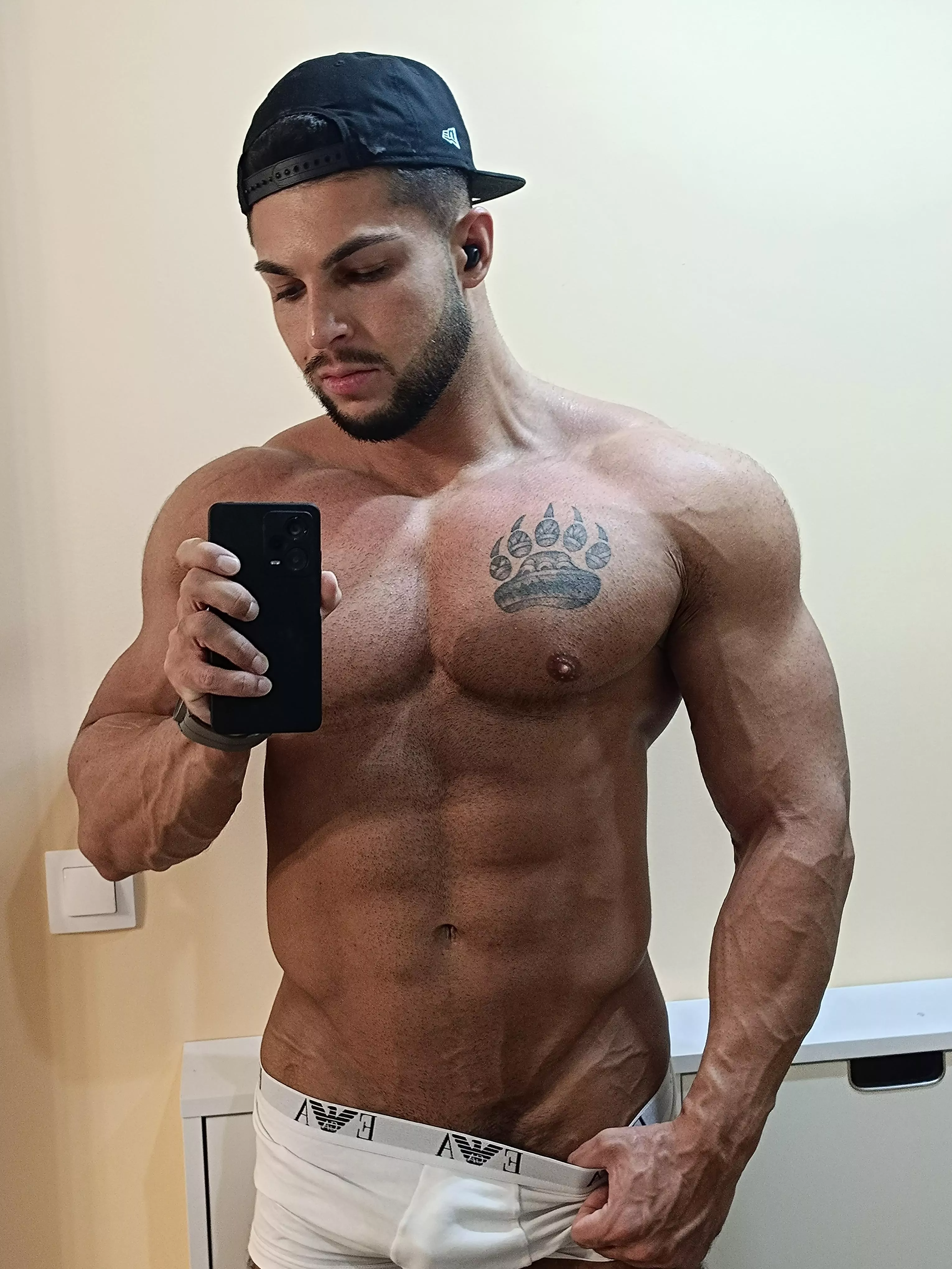 V day is everyday  posted by muscletrunks
