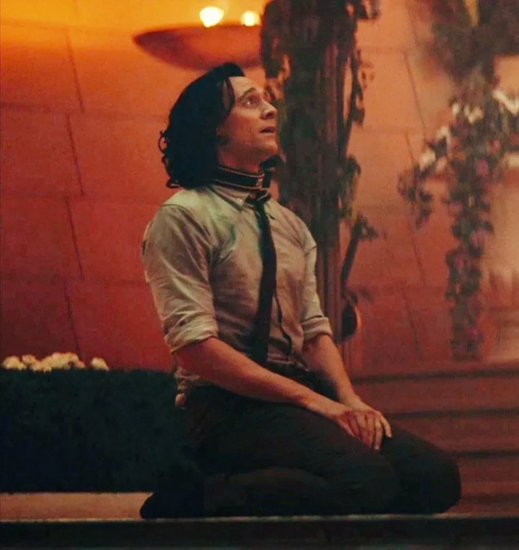Back straight, shoulders back, hands tidily folded in his lap? This definitely wasn’t the first time Tom kneeled in front of a woman while being collared. Look at his puppy eyes 🥺 he’s such a good boy ❤️ by Wastelandmatrix