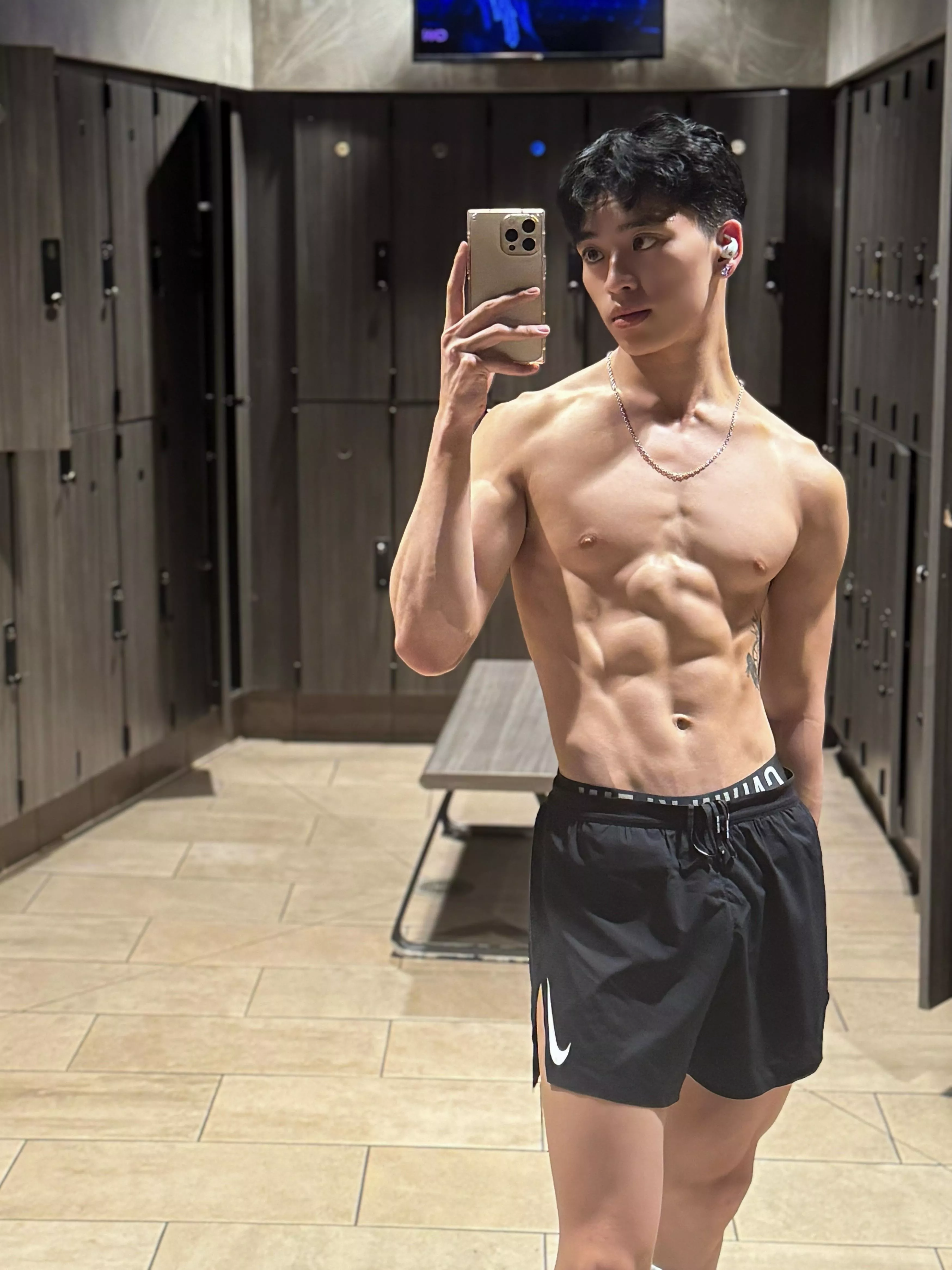 Can I be your twink 🥺 posted by Samvuniverse