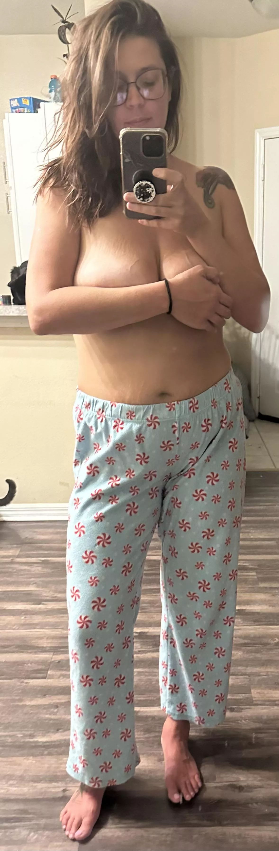 Christmas in June. 🎄💅🏻🤶🏻🫠 posted by Outrageous_Dinner197