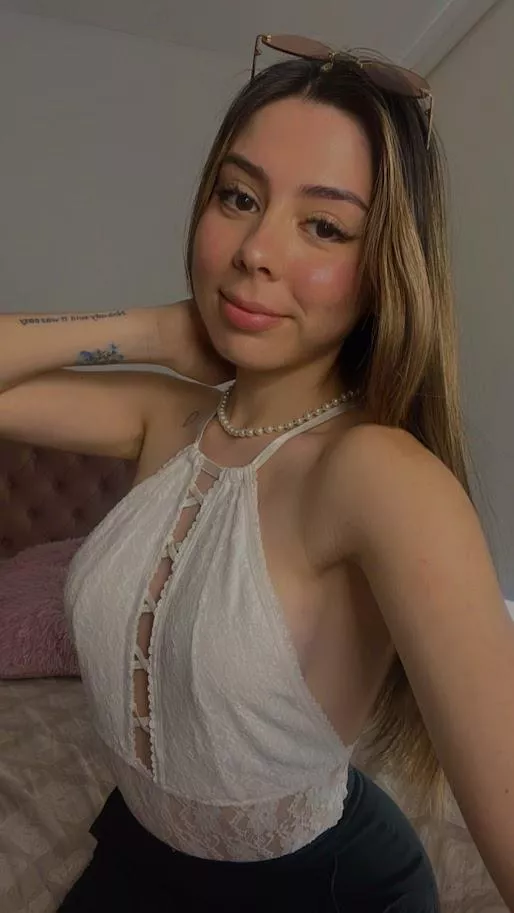 Do you think I'm sexy to go to the office?  posted by Luccilov