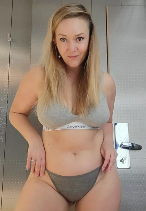 Sometimes simple is sexy [F50] by Crystal_Sunshine_