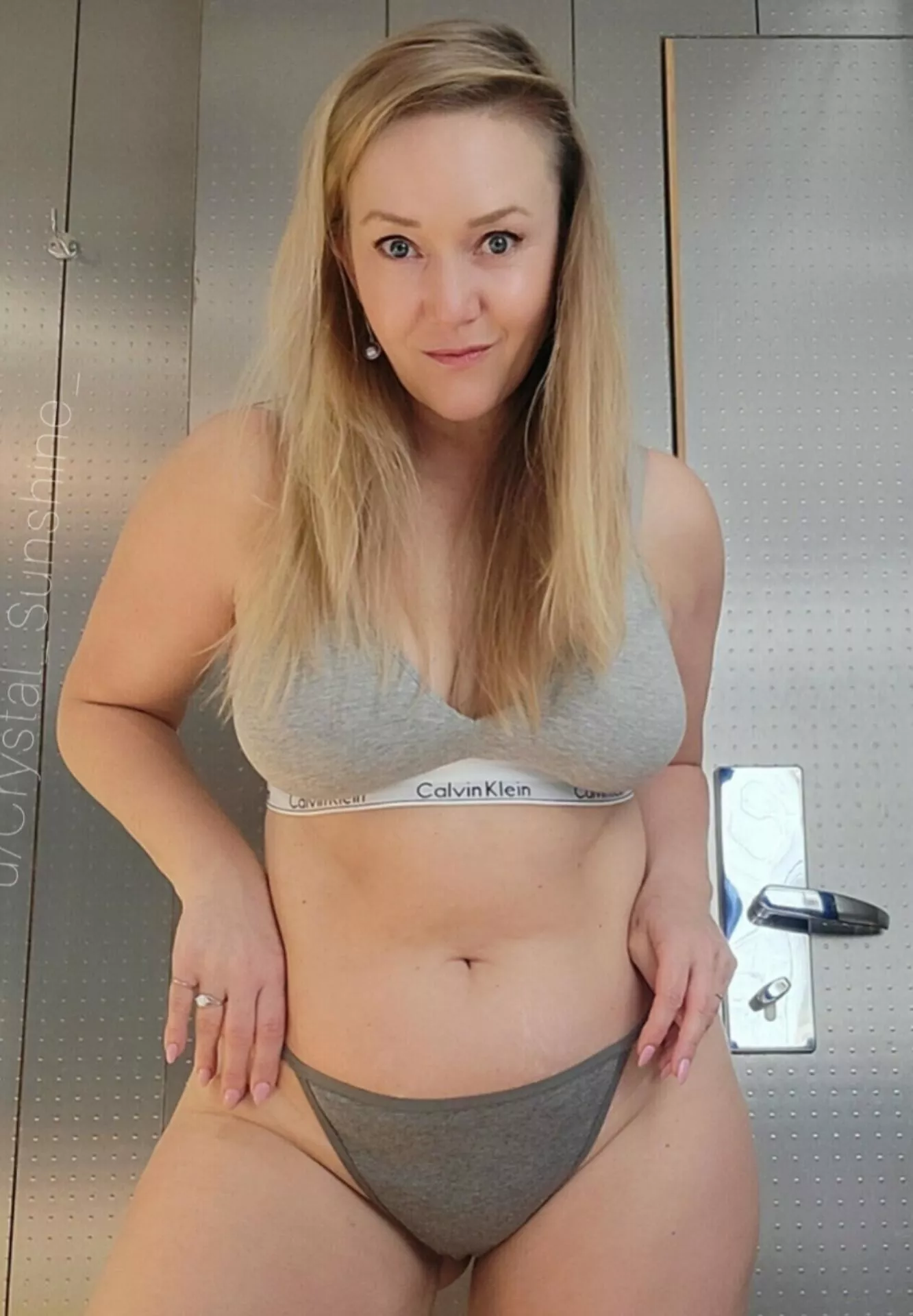 Sometimes simple is sexy [F50] posted by Crystal_Sunshine_