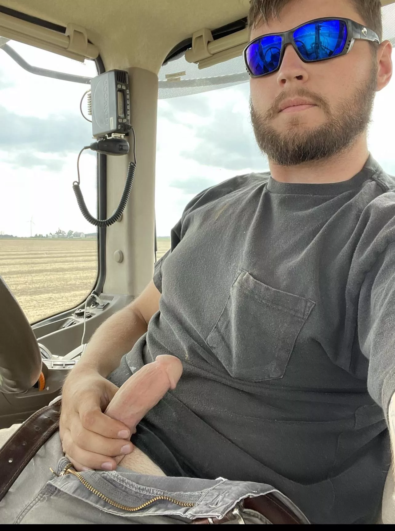 This field isn’t the only thing I wanna be 7 inches deep in today posted by Infinite-Revenue1356