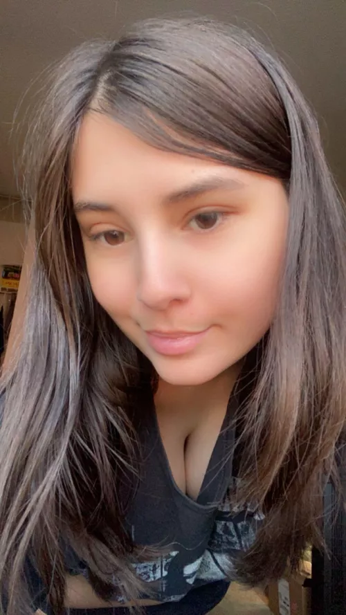 tiny cleavage by xJanay