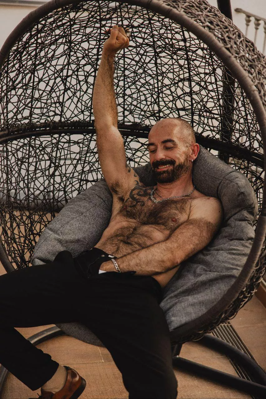 Can anyone stock his face deep in my armpit?  posted by Mickloverxl