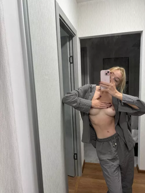 Cute mirror selfie by Ritori_Mittori