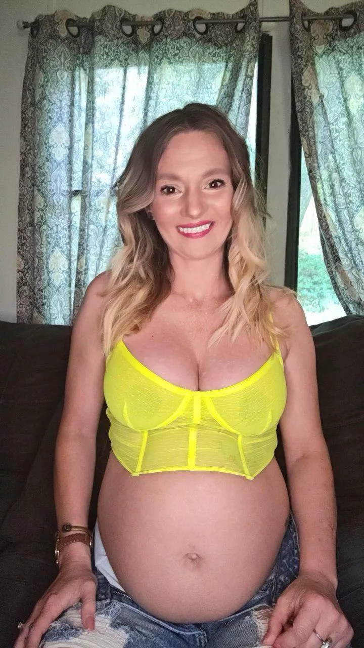 First post here, I heard you boys like pregnant women posted by SamiiSnow