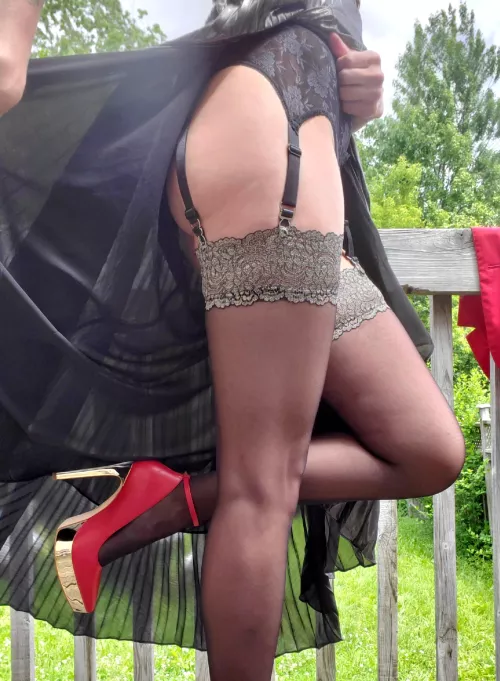 Love this old fashion garter belt.. by popruzhinka