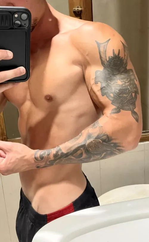 Side shot of my dick roots 😈😈🫢 by TheeGuyDerek