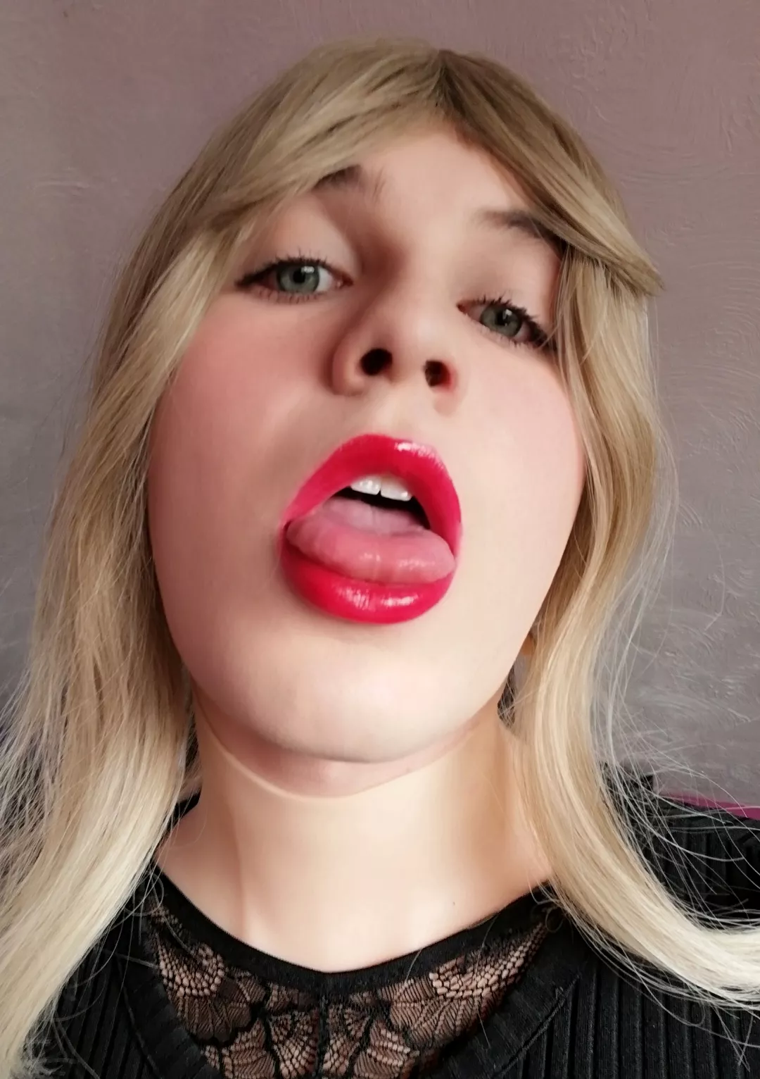 Slide it in, nice and deep 💦😩 posted by AlexaBlakeX