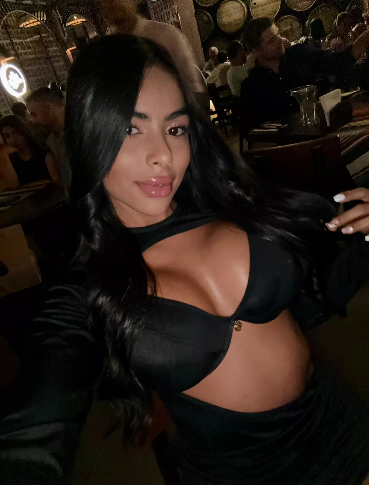 This is how I'm waiting for you to approach me at the bar posted by LivelyLovebug02