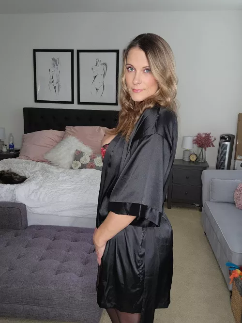 Time for happy hour [f] by AnnabellePeach