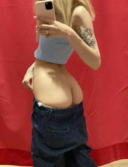 A thin waist and a delicious ass, it's a dream by Kittyybrownn