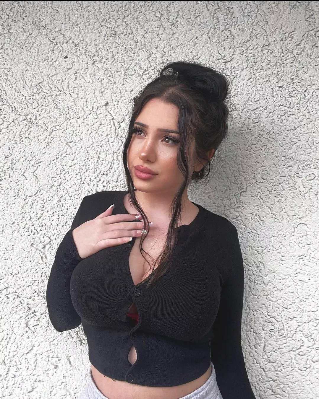 All black  posted by thenewshoppinglist