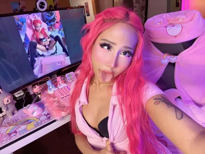 Can I use your face as my game chair? by ElenaLaVolpe