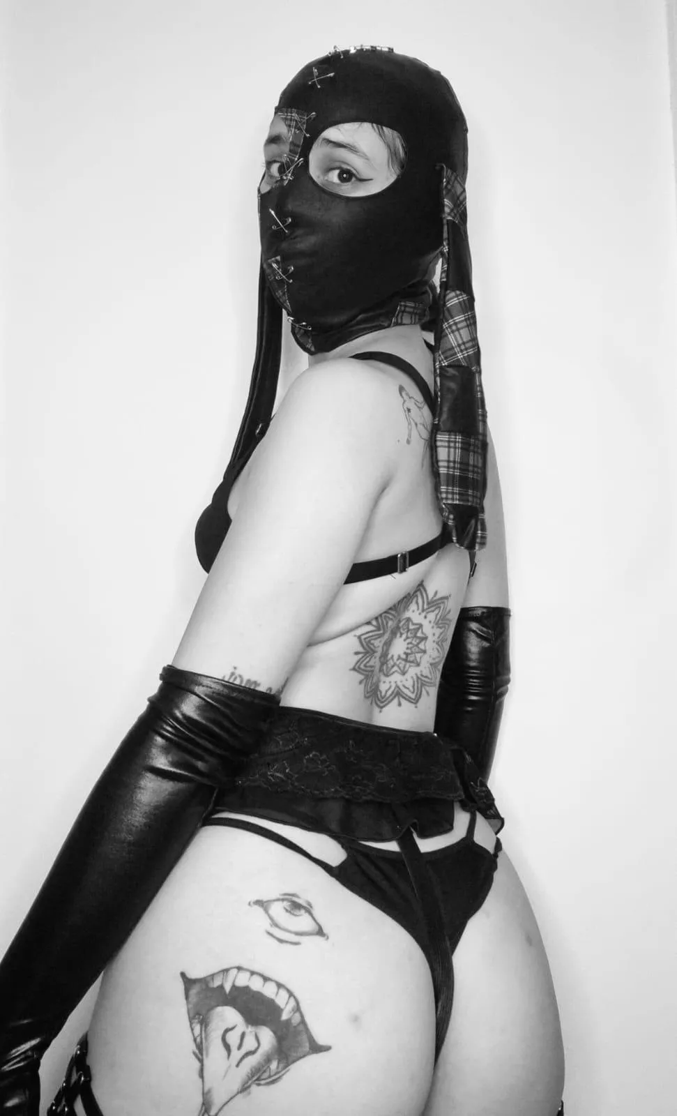 Hooded girls can also be dominant posted by sweethoneybunny33