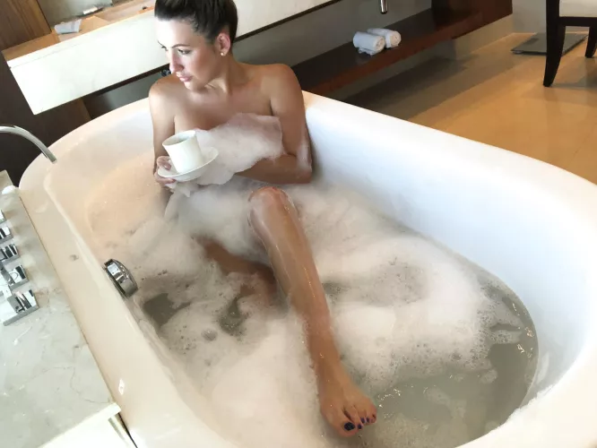 Hotel bath time ! Enough room for two ✈️💋 by Aussiecabincrewfeet