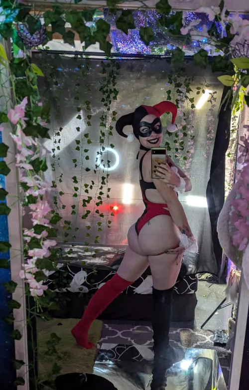 HQ by Mrs Pineapple  by rellybelly17