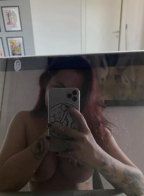 me while i am texting you by Accomplished-Sky2172