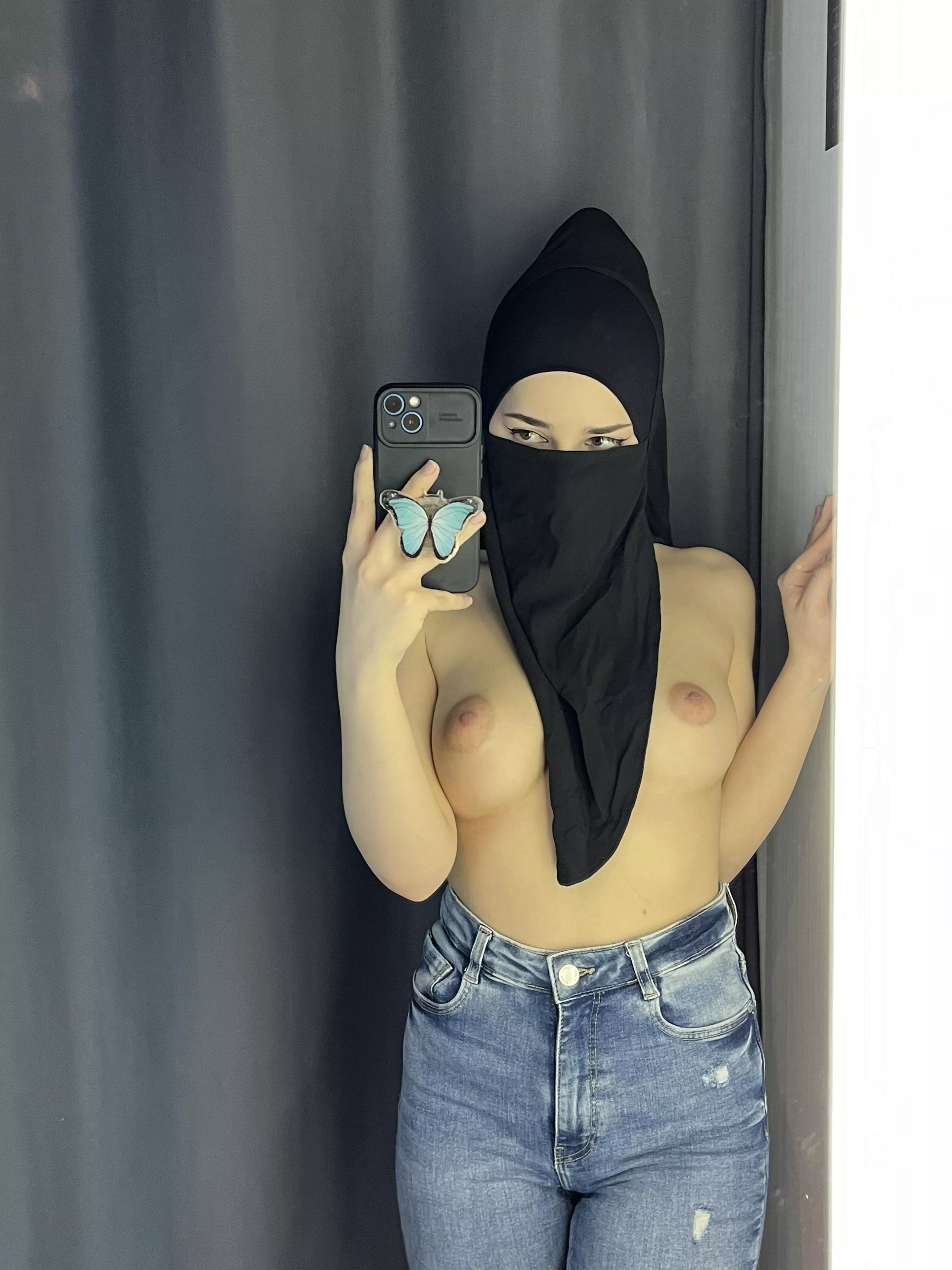 my boobs I always ready to be sucked before you can fucked it posted by Lara_xoe