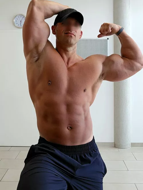 Sniff and lick after my gym sesh by GermanMuscleBoss