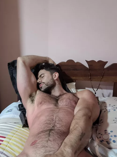 The pheromones are at their peak by emilianorajzner