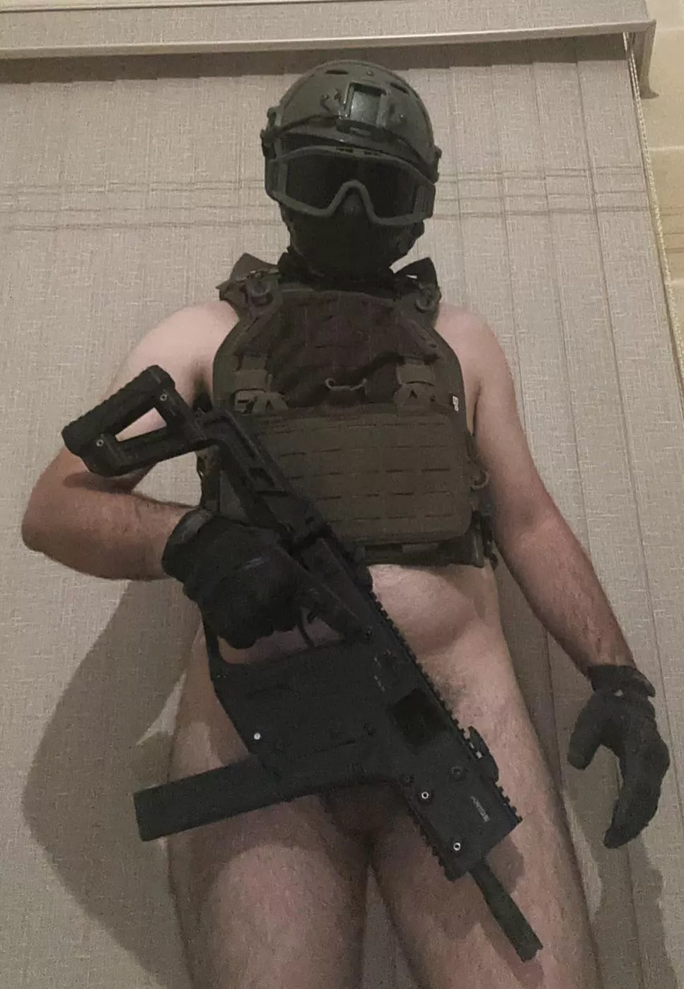 [22] I lost my pants during training posted by LargeMan690