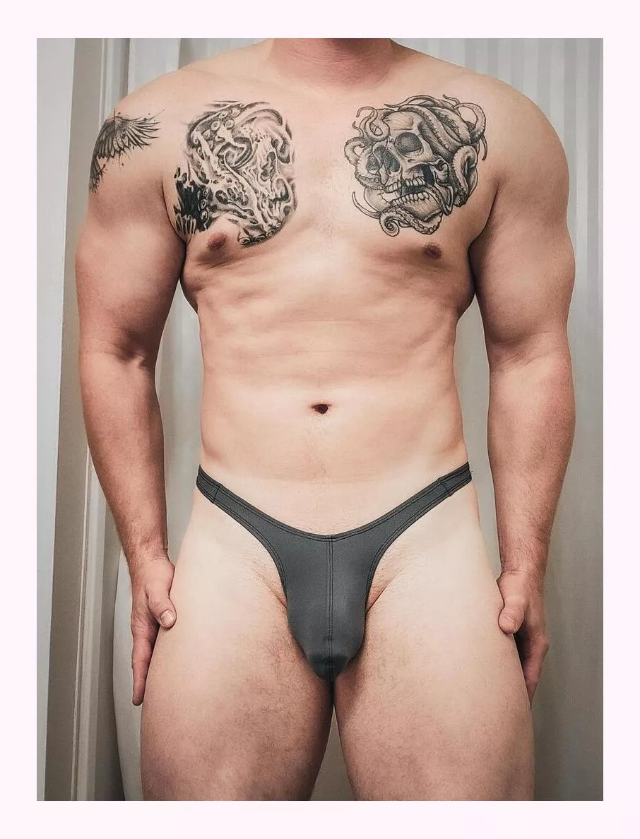 A little gfey fresh off the sewing machine. Will be wearing this one during my workout today 🔥 posted by Boring-Candle3559