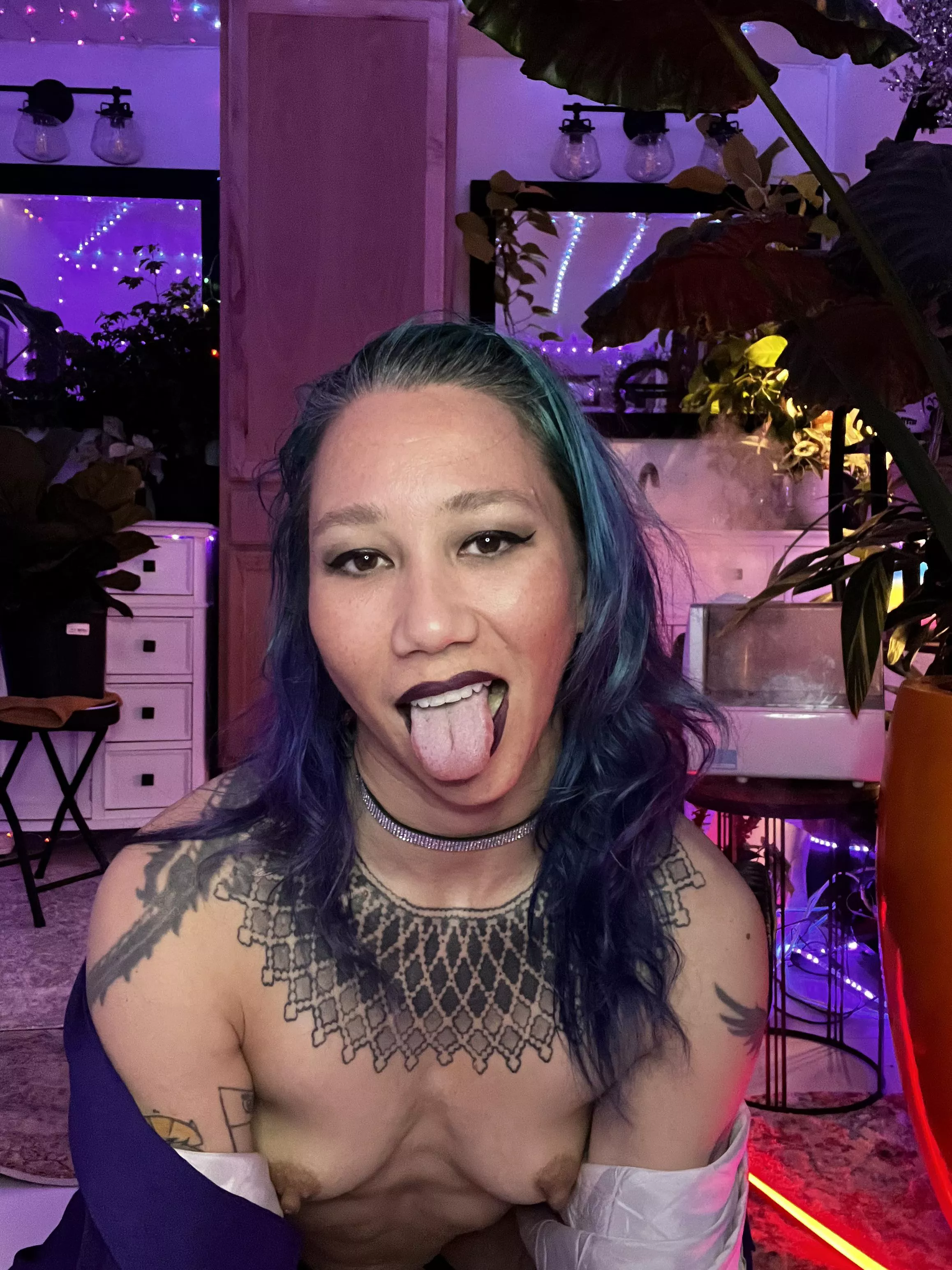 Eye contact posted by noturthrowaway1