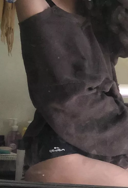 i should buy a skirt  by angele_zo