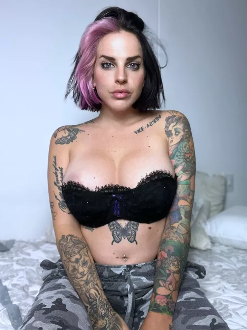 I'm looking for a new roommate by ottaviia