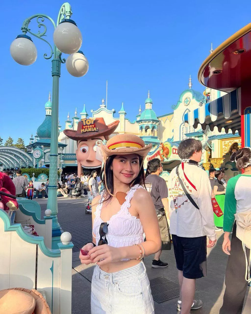 Tight cowgirl posted by hklthrowawayy