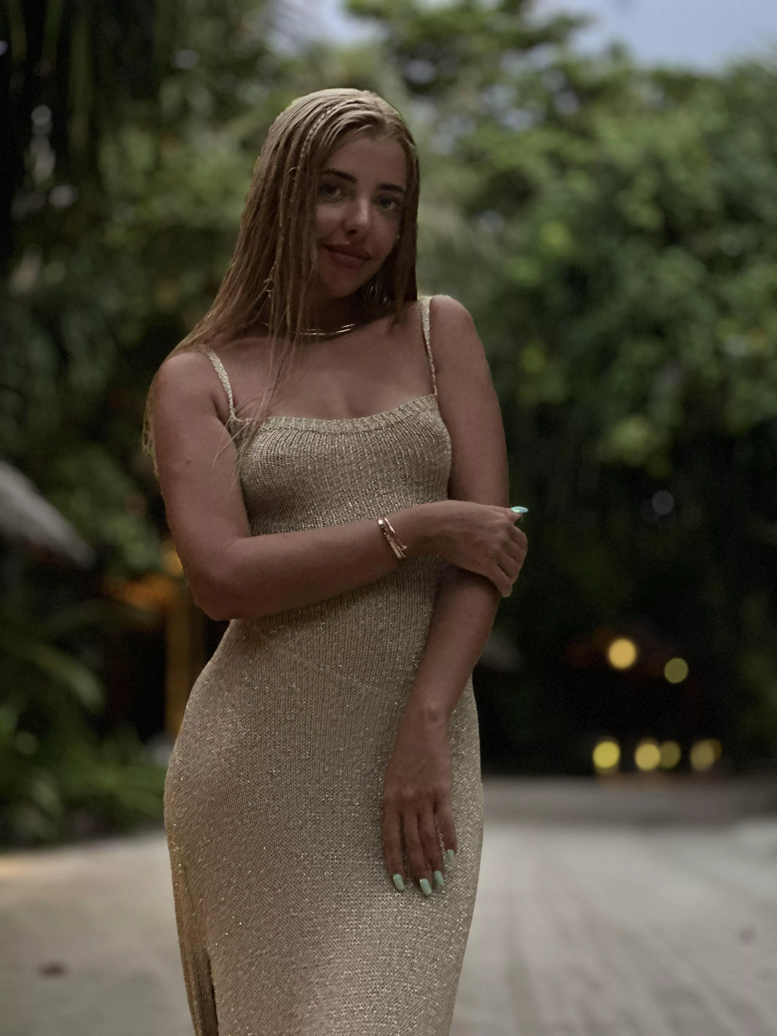 Tried myself in some minimalist street photos posted by AdelBaby