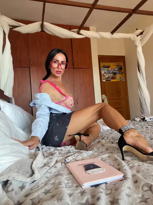 Business lady on the bed by letolicompa