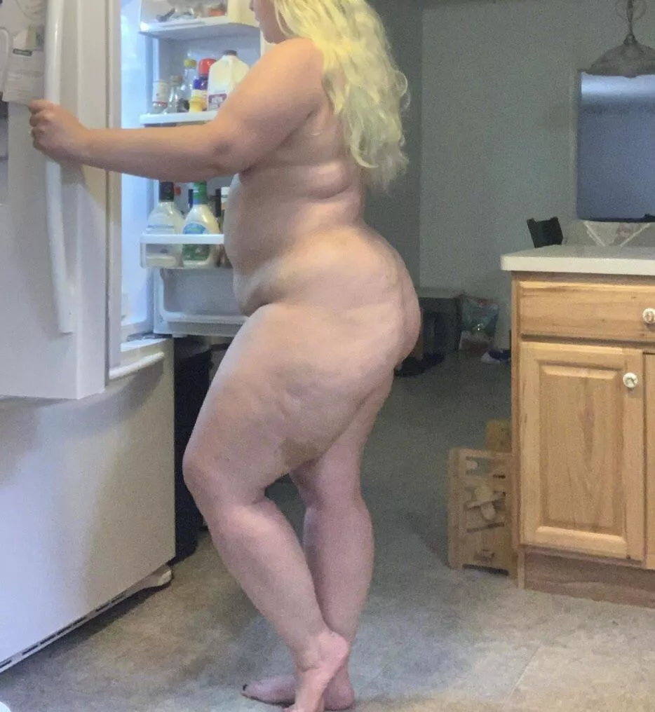 Figuring out what to fix for lunch.  posted by Sweet_peach_necter