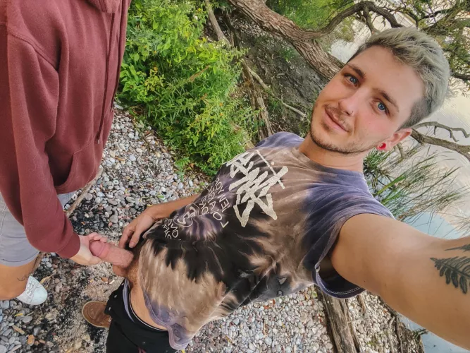 found a helping hand while cruising at the beach 😅🥴 by adamgrayxx