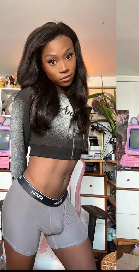 Here to bless your eyes posted by OfficialVannial