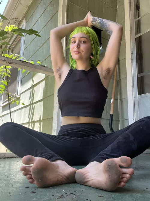 My body needs a good cleaning. Who’s up for it? 👅 by justsmokeandsleep