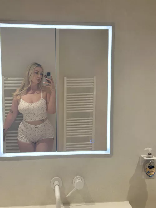 Say one word about my thick body by rubythestallion