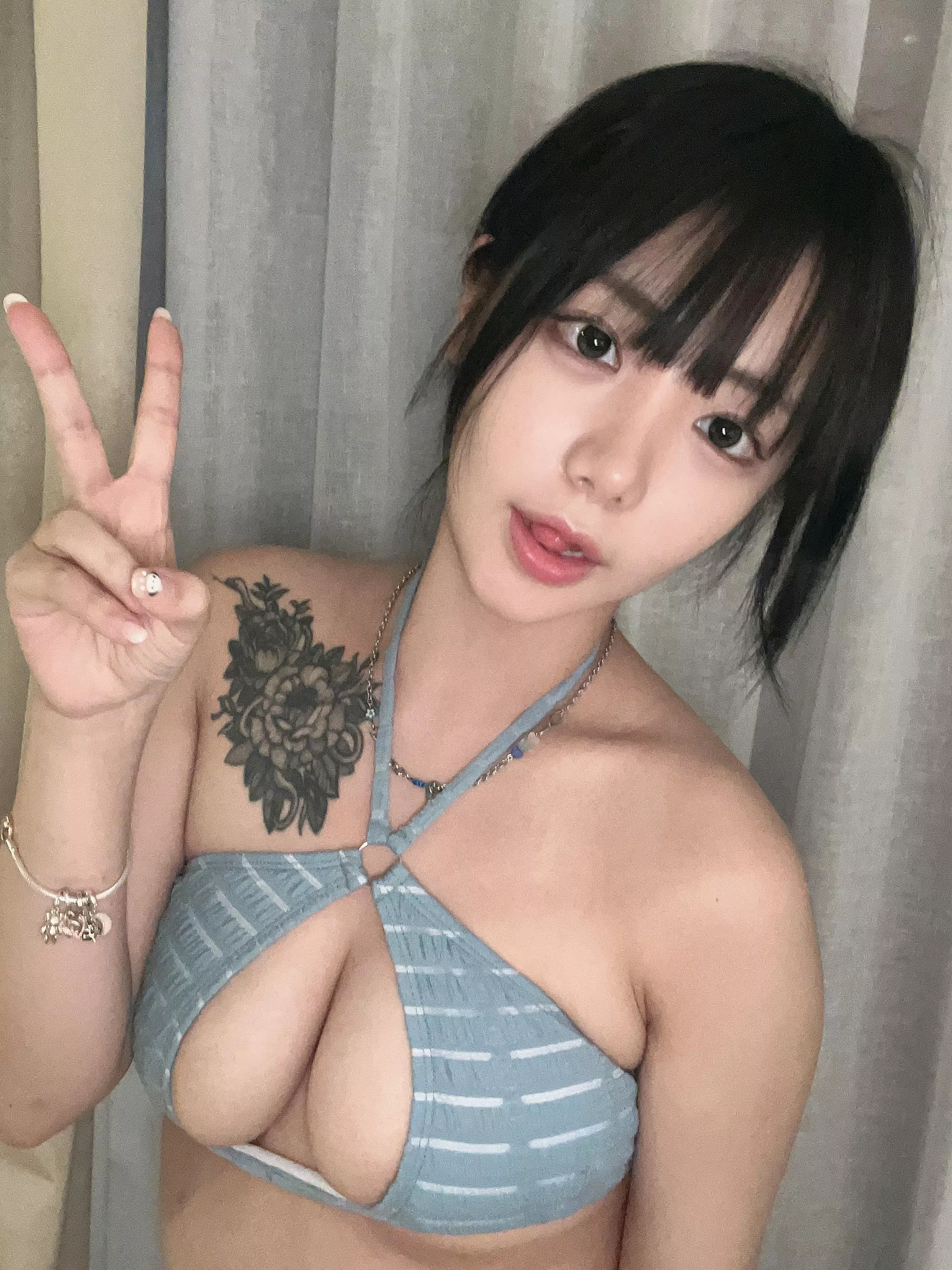 Yui posted by Minimum-Fisherman142