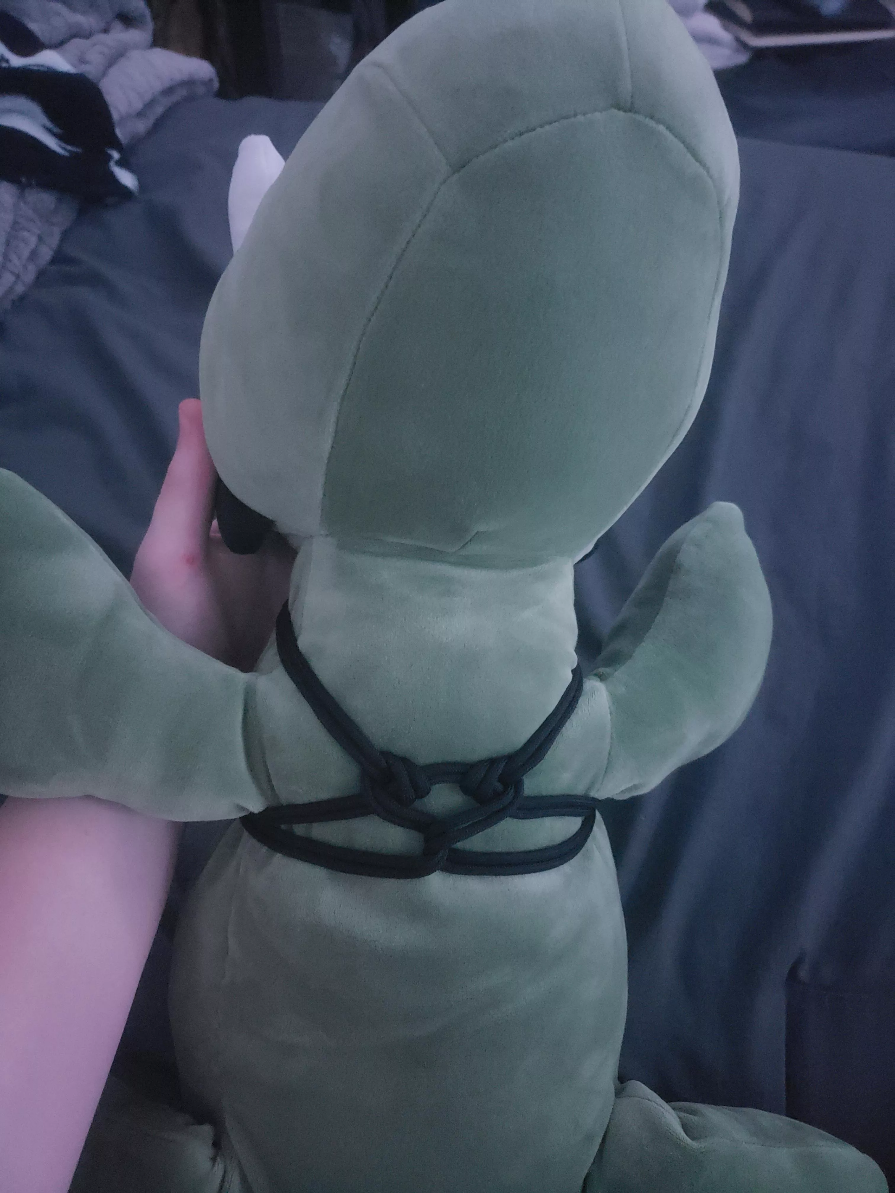 brand new to tying, luckily my model is very patient posted by darth_isaac