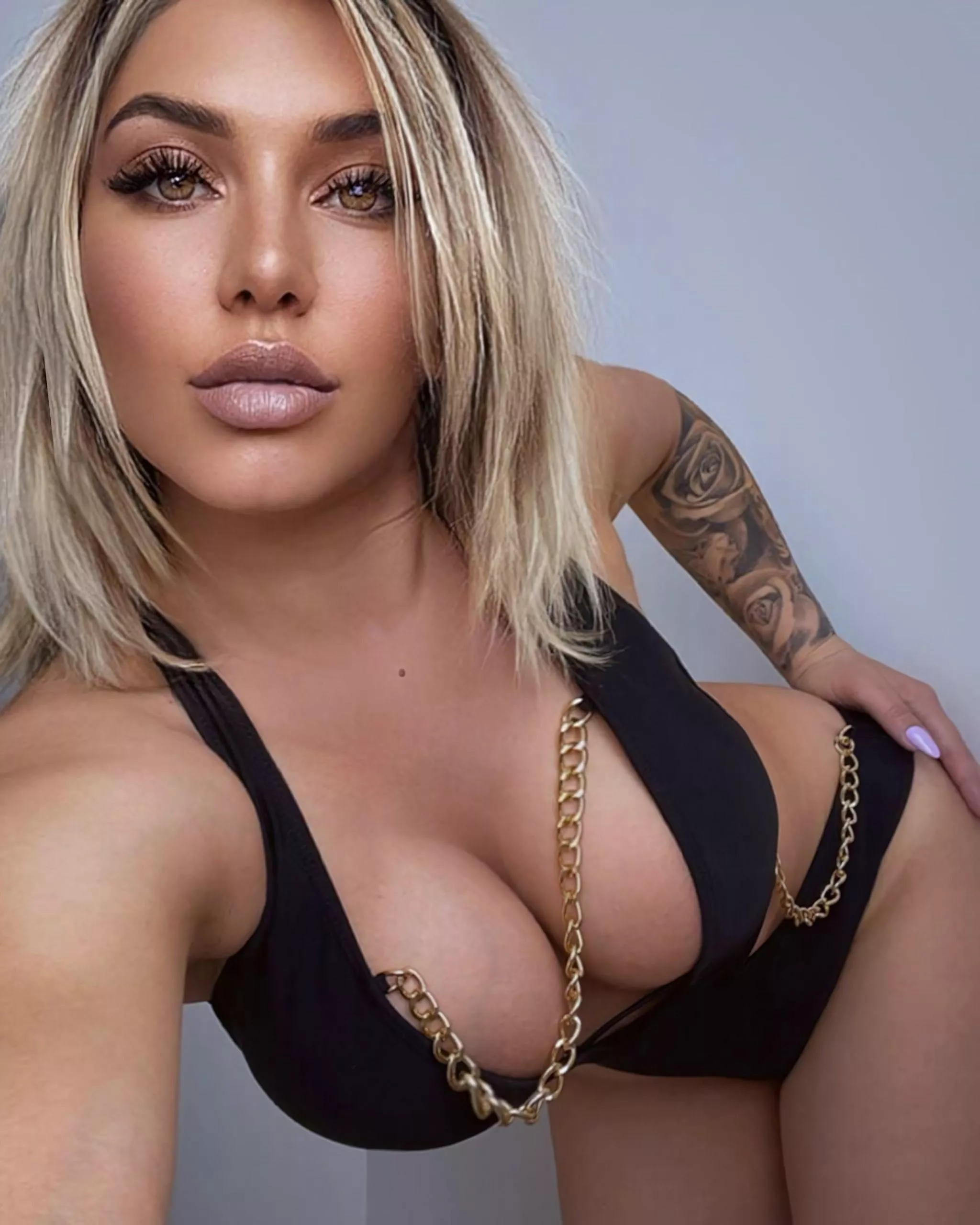 Can I send you sexy pics when I'm bored? posted by OFYoursecret777