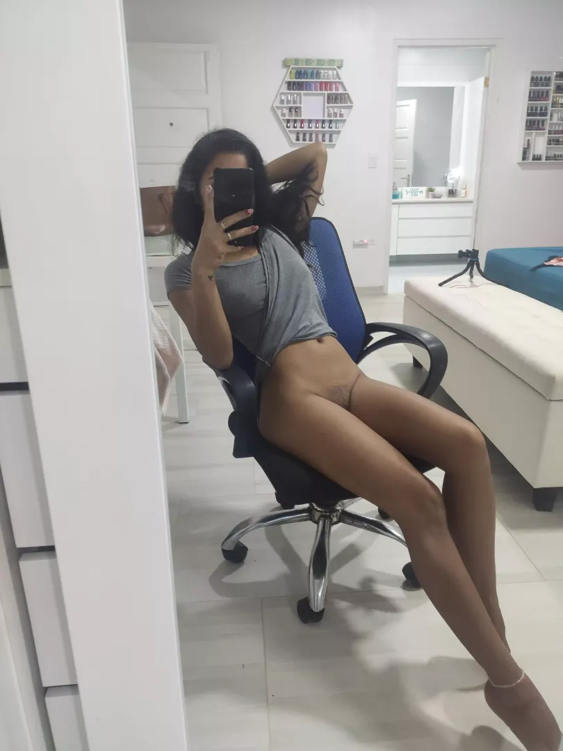 [F] kiss me  by Alwaysthetiniest