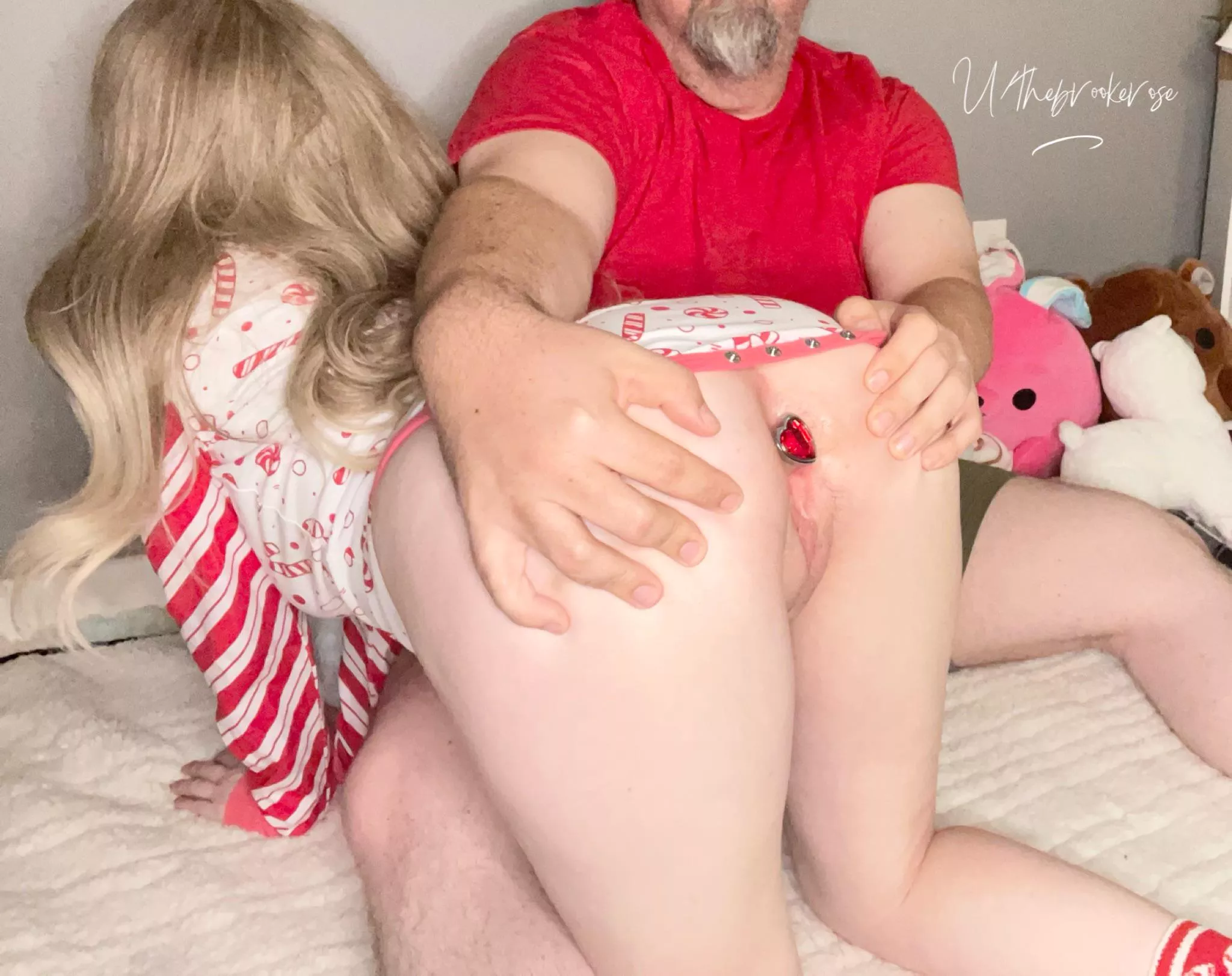 F26 M41 Daddy loves showing off my pussy.  posted by thebrookerose