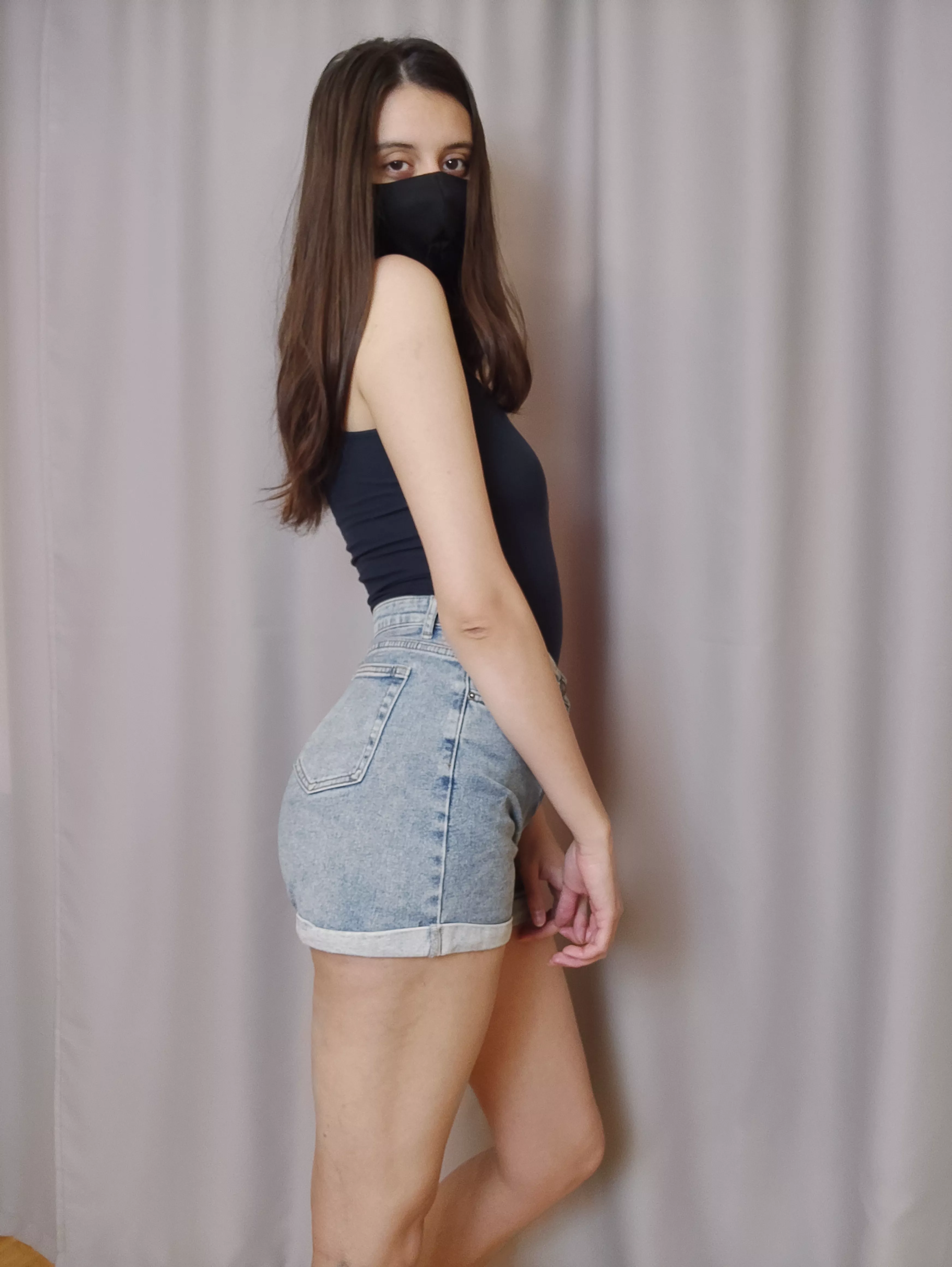 Hmm, what type of figure do I have  I can't say that I'm curvy, but I wouldn't call myself thin either posted by Elisa_Wilson